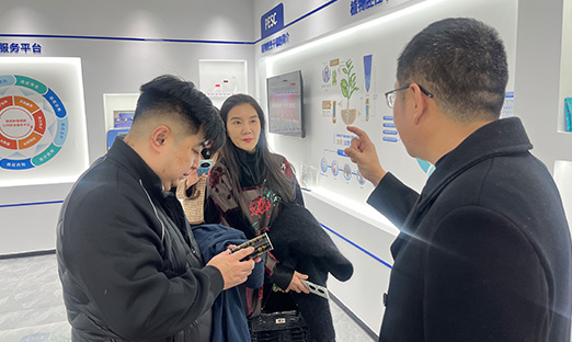 玖叶集团董事长齐中赫一行莅临1xBET集团，共绘大健全产业合作蓝图